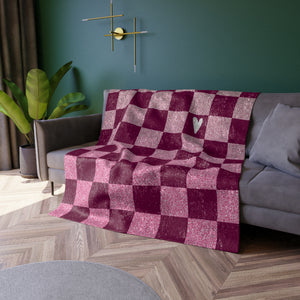 Soft sherpa blanket with 'Pink Checkered Heart' design