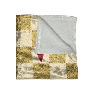 Soft sherpa blanket with 'Gold Checkered Heart' design