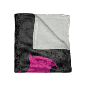 Soft sherpa blanket with 'Black & Pink Bat Checkered Decorative Throw' design