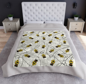 Soft sherpa blanket with 'Buzzing Bees Spring Summer Decorative Throw' design